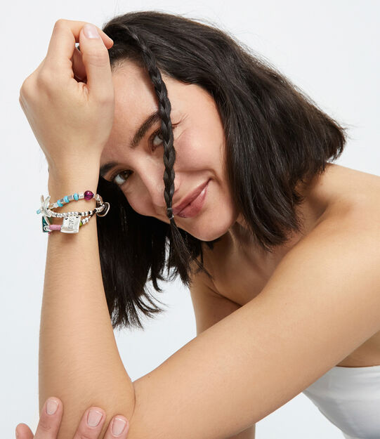 Pulsera bañada en plata y piedras de resina
